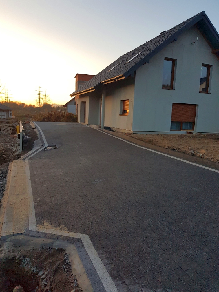 Układanie kostki brukowej